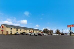 Exterior - Econo Lodge Inn & Suites Yankton, SD (Yankton)