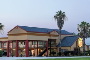 Exterior - Studio6 Suites Opelousas, LA (Opelousas)
