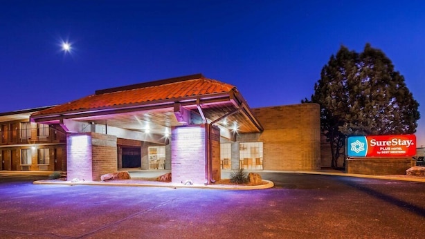 A hotel with a covered outdoor area, a brick facade, and a sign for SureStay Plus Hotel by Best Western. - Motel6 Willcox, AZ (Willcox)