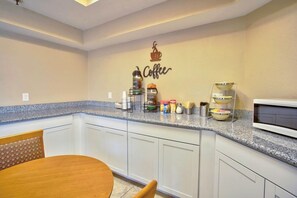 Dining - Motel6 Willcox, AZ (Willcox)