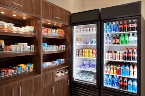 Gift shop - Courtyard by Marriott Seattle Seatac Airport (SeaTac)