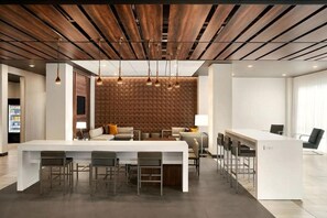 Interior - Courtyard by Marriott Seattle Seatac Airport (SeaTac)