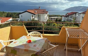 Outdoor dining - Cozy apartment in Lopar with WiFi (Lopar)