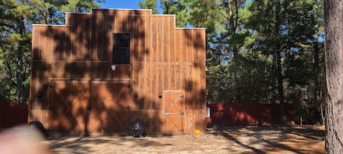 Western Barn Bunk House Cabin - East Texas Piney Woods - Canton Mineola Tyler