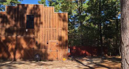 Western Barn Bunk House Cabin - East Texas Piney Woods - Canton Mineola Tyler