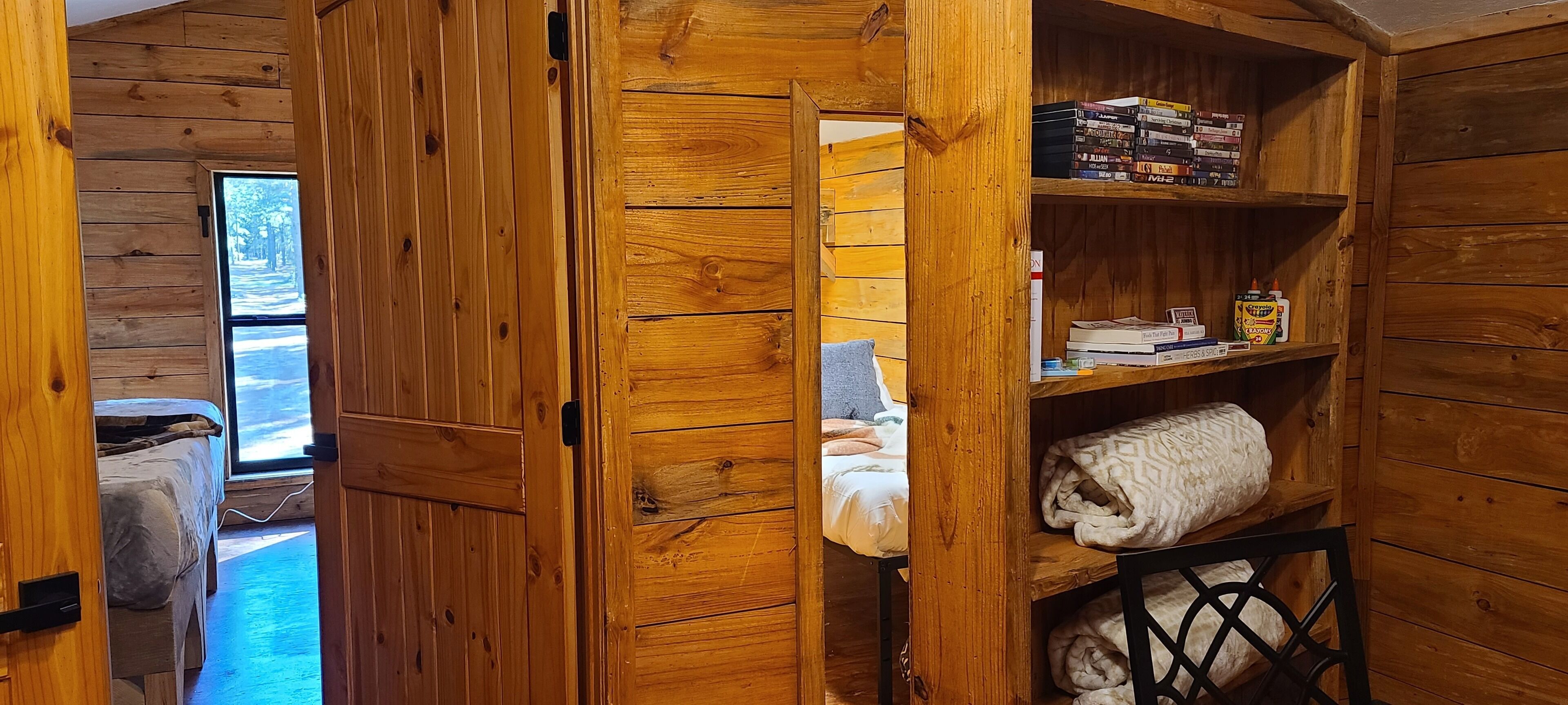 2 bedrooms, bed sheets