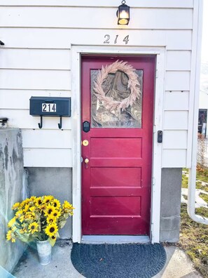 Exterior detail - Awesome 3-Bed Apt w/full kitchen, WD & Arcade (Idaho Falls)