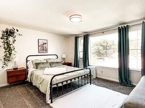 4 makuuhuonetta, silitysrauta/-lauta, Wi-Fi, vuodevaatteet