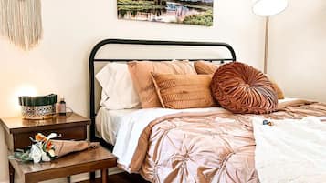 4 bedrooms, iron/ironing board, WiFi, bed sheets
