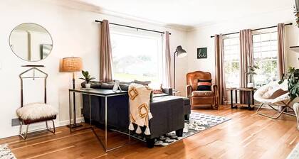 Amazing 3-Bed Cottage with Spa, Home Office & Gym