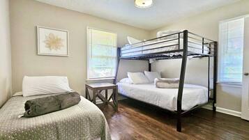 3 bedrooms, desk, iron/ironing board, travel crib