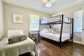 3 bedrooms, desk, iron/ironing board, travel cot