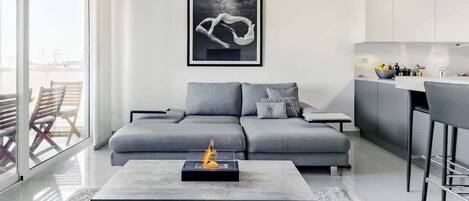 Smart-TV, Kamin, Arbeitsbereiche