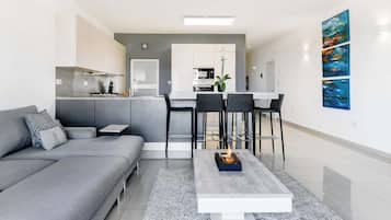 TV connectée, cheminée, espaces bureaux