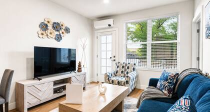 Elegant 2 Bed 2 Bath • Downtown • Free Parking