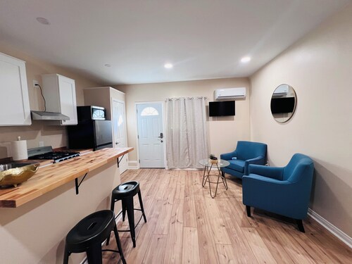 Soothing studio with AC in sunny San Diego