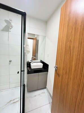 Hair dryer, towels, soap, toilet paper - Studio apartment in DVA, Cabo Branco (João Pessoa)