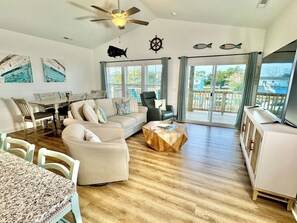 Smart TV, books - Pet-Friendly Waterfront Home – Deep Water Dock, Boat Lift & Fire Pit! (Cedar Point)