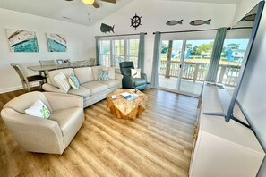 Smart TV, books - Cedar Point Waterfront Home with Dock, Lift, Fishing and Bogue Inlet Access (Cedar Point)
