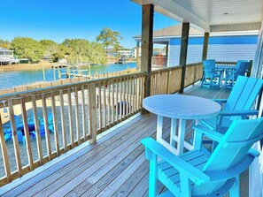 Outdoor dining - Pet-Friendly Waterfront Home – Deep Water Dock, Boat Lift & Fire Pit! (Cedar Point)