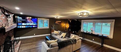 TV connectée, cheminée, jeux vidéo