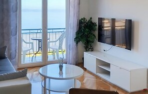 TV - Gorgeous apartment in Podgora with WiFi (Podgora)