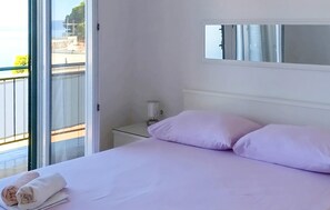 In-room safe, free WiFi - Gorgeous apartment in Podgora with WiFi (Podgora)