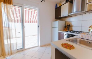 Coffee/tea maker, fridge, oven, stovetop - Gorgeous apartment in Omis with WiFi (Omis)