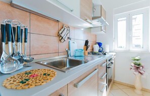 Fridge, oven, stovetop, coffee/tea maker - Gorgeous apartment in Omis with WiFi (Omis)
