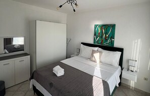 2 bedrooms, iron/ironing board, travel cot, free WiFi - Gorgeous apartment in Podstrana with WiFi (Podstrana)
