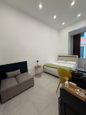 In-room safe, soundproofing, free WiFi - Dimora Merliani (Naples)