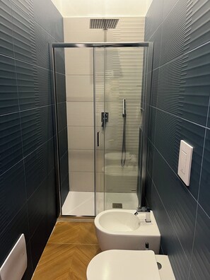 Comfort-Studiosuite, Stadtblick | Badezimmer