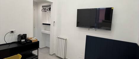 デラックス ダブルルーム シティビュー | セーフティボックス (室内)、防音設備、WiFi (無料)