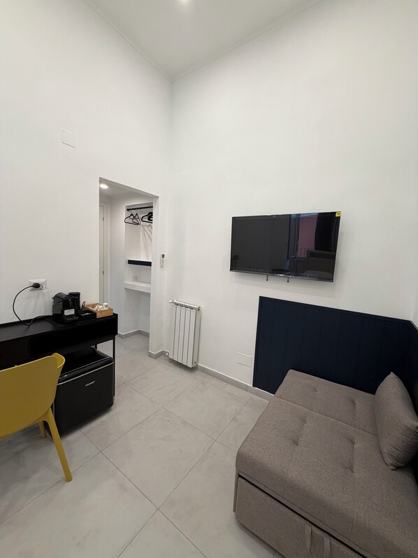 Deluxe-Doppelzimmer, Stadtblick | Zimmersafe, schallisolierte Zimmer, kostenloses WLAN