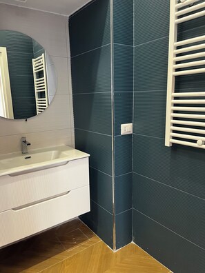 Comfort-Studiosuite, Stadtblick | Badezimmer