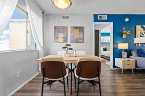 Dining - "Orchard Retreat", 1 BR Unit with pool and fitness center in Gilbert, AZ (Gilbert)