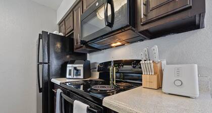 "Orchard Retreat", 1 BR Unit with pool and fitness center in Gilbert, AZ