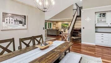 House, Multiple Beds (Sugar Hollow) | Dining