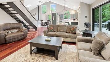 House, Multiple Beds (Sugar Hollow) | Living area