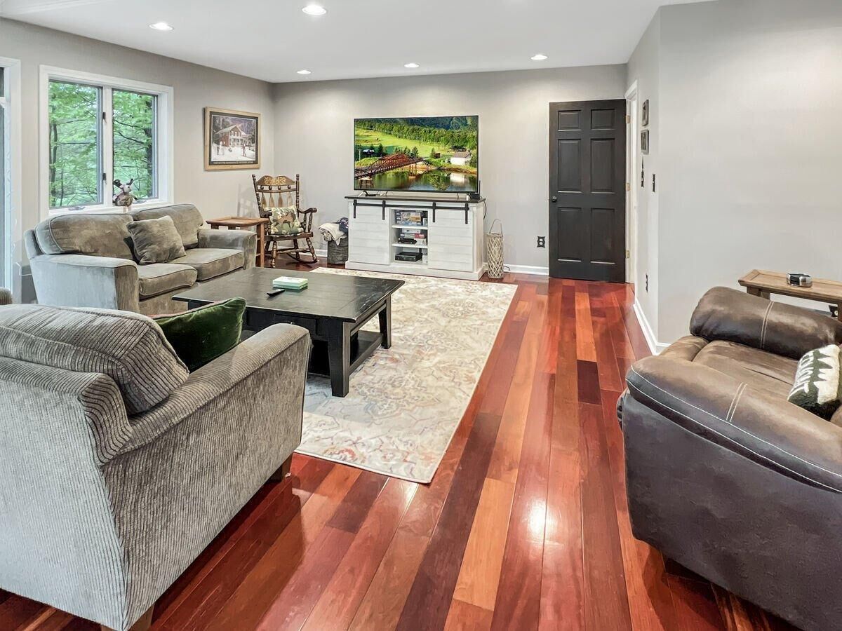 House, Multiple Beds (Sugar Hollow) | Living area