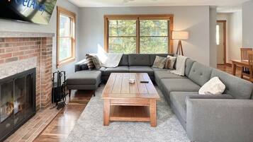 House, Multiple Beds (Hidden Kingdom) | Living area