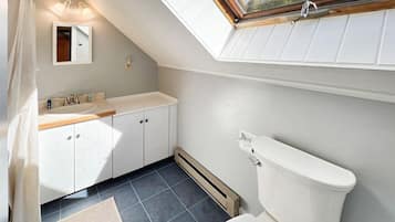 House, Multiple Beds (Hidden Kingdom) | Bathroom