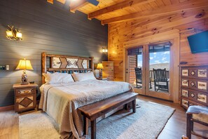9 bedrooms, iron/ironing board, travel cot, free WiFi - Best View In Smokies! Sleeps 30, Central, Luxury! (Sevierville)
