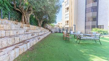 Apartment, 2 Bedrooms, Kitchenette, City View | Terrace/patio