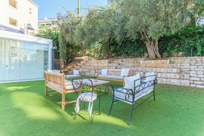 Apartment, 2 Bedrooms, Kitchenette, City View | Terrace/patio