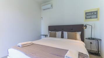 Departamento, 2 habitaciones, cocineta, vista a la ciudad | Cortinas blackout, tabla de planchar con plancha y wifi gratis