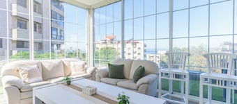 GlassHaus Rooftop 2-BR & Pool in Ghazir