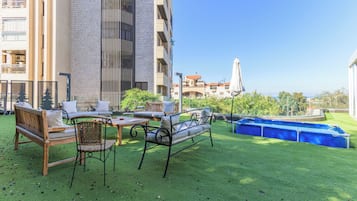 Apartment, 2 Bedrooms, Kitchenette, City View | Terrace/patio