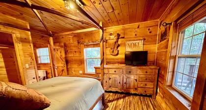 Watauga Lake Retreat: Cozy family cabin Sleeps 8