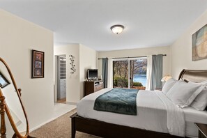 2 bedrooms, iron/ironing board, WiFi, bed sheets - Lake Cortez Cottage - Year Round Fun (Malaga)